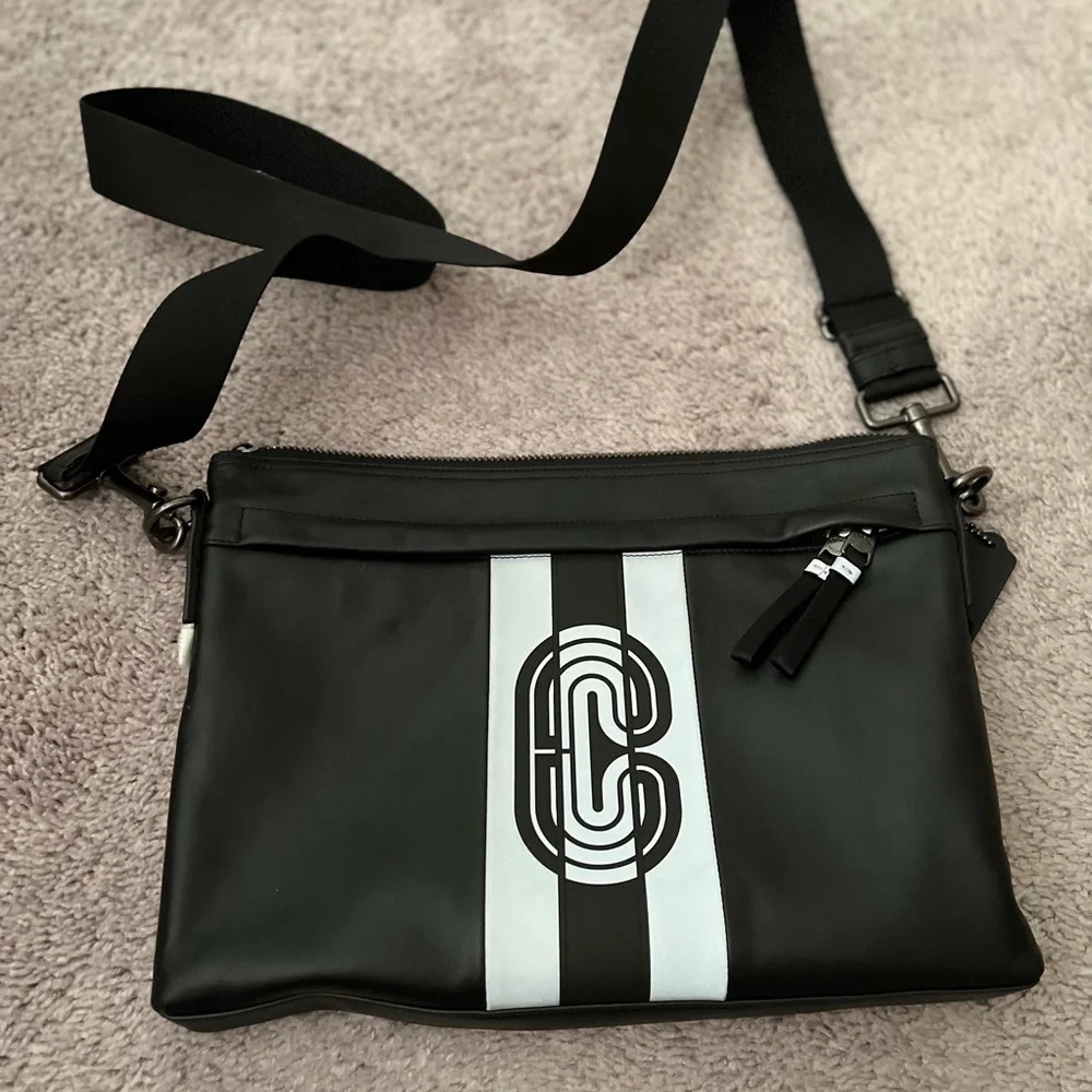 Coach New York large pouch shoulder bag QBQ6S black silver new $398 89914